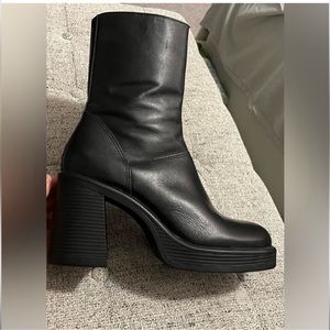 Never been worn. Steve Madden size 8 chunky boots